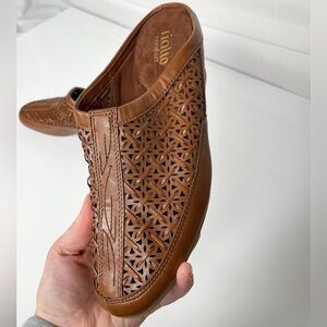 Rialto Comfort brown mule slide shoes w/ eyelet pattern | Sz. 9.5